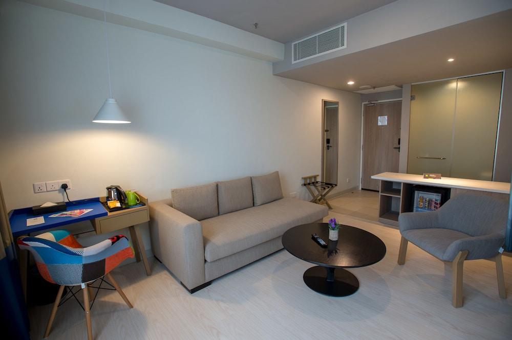 Ibis Styles Kuala Lumpur Sri Damansara Hotel Петалинг Джая Екстериор снимка